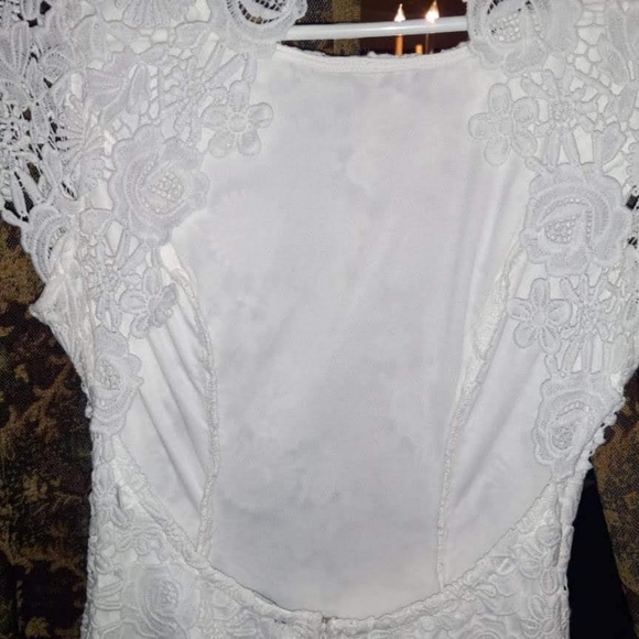 Lulu's white lace open back dress. - Picture 6 of 16